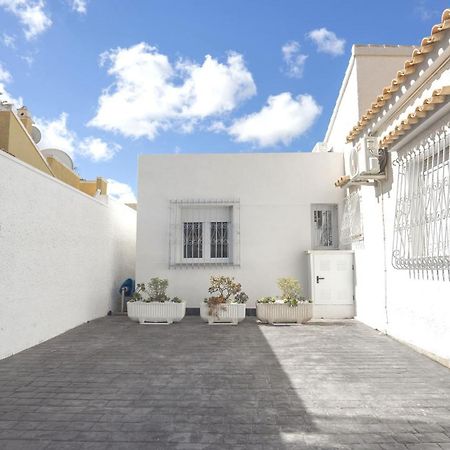Modern Detached 4 Bed 3 Bath Villa With Private Pool Close To All Amenities Villamartin  Luaran gambar