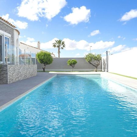 Modern Detached 4 Bed 3 Bath Villa With Private Pool Close To All Amenities Villamartin  Luaran gambar