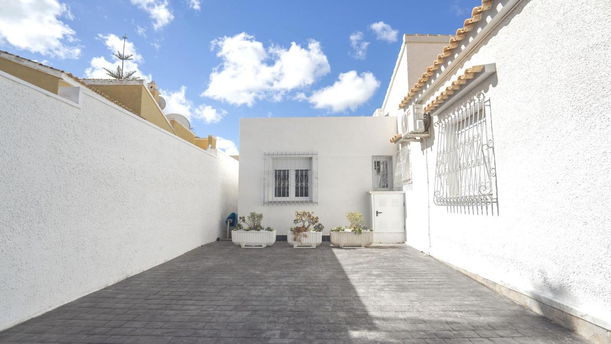 Modern Detached 4 Bed 3 Bath Villa With Private Pool Close To All Amenities Villamartin  Luaran gambar