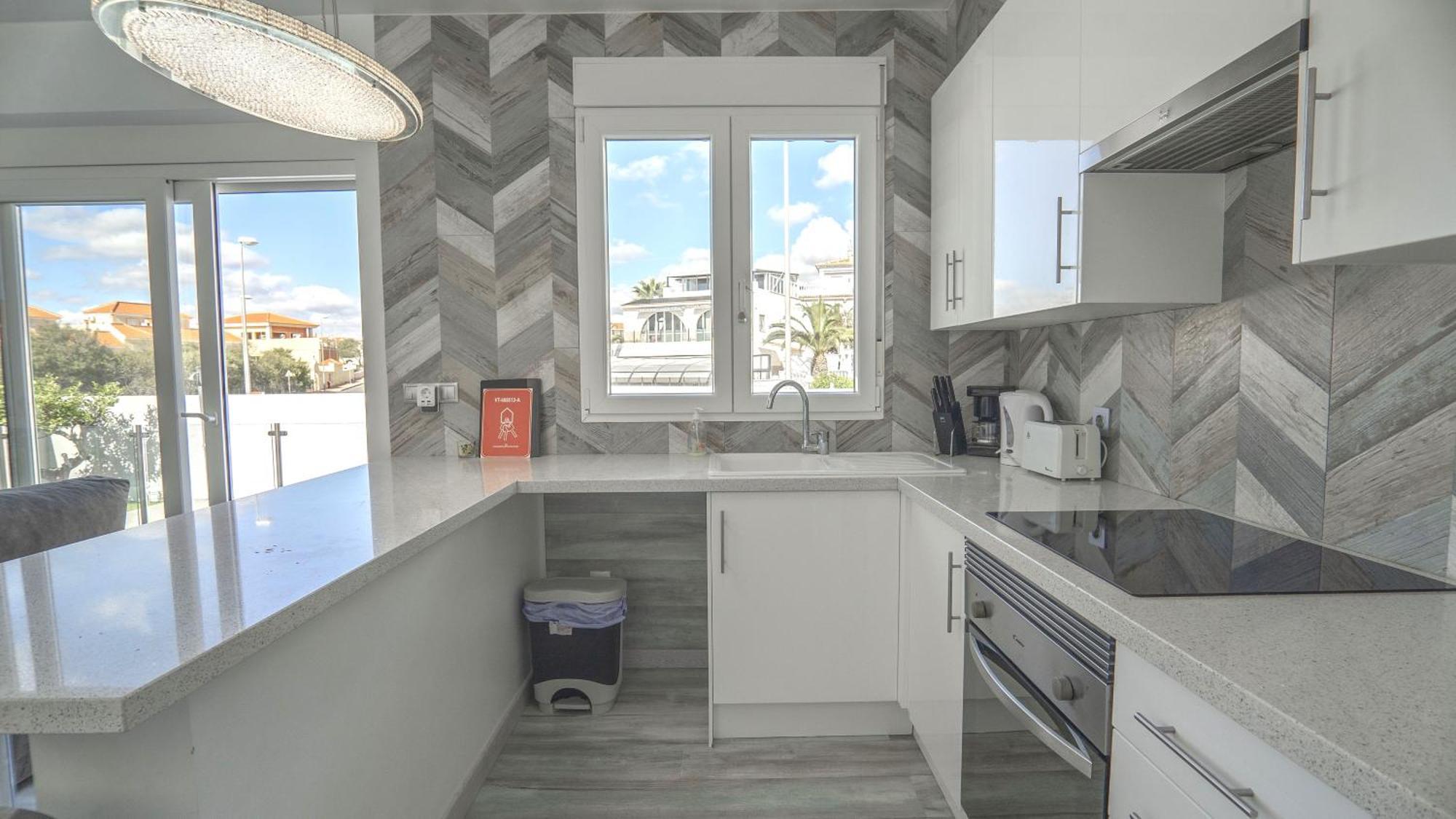 Modern Detached 4 Bed 3 Bath Villa With Private Pool Close To All Amenities Villamartin  Luaran gambar