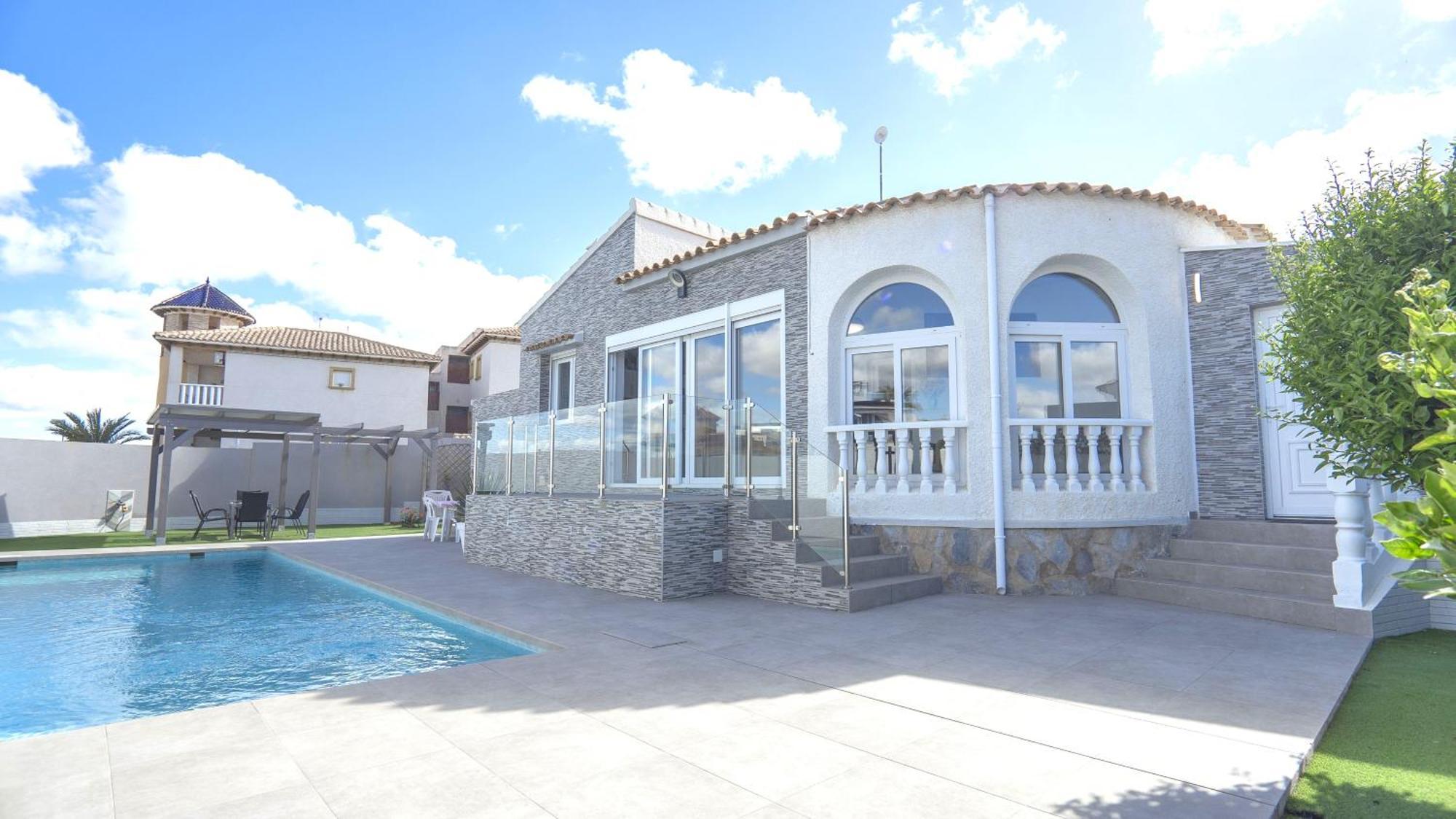 Modern Detached 4 Bed 3 Bath Villa With Private Pool Close To All Amenities Villamartin  Luaran gambar