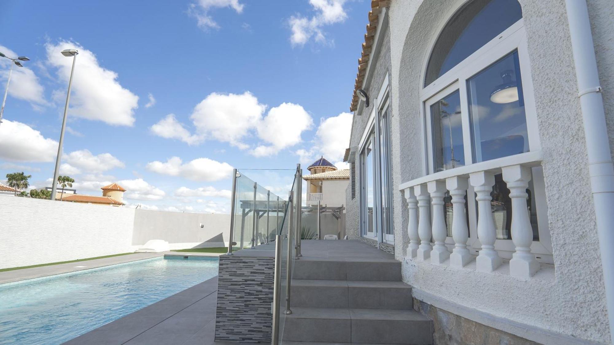 Modern Detached 4 Bed 3 Bath Villa With Private Pool Close To All Amenities Villamartin  Luaran gambar