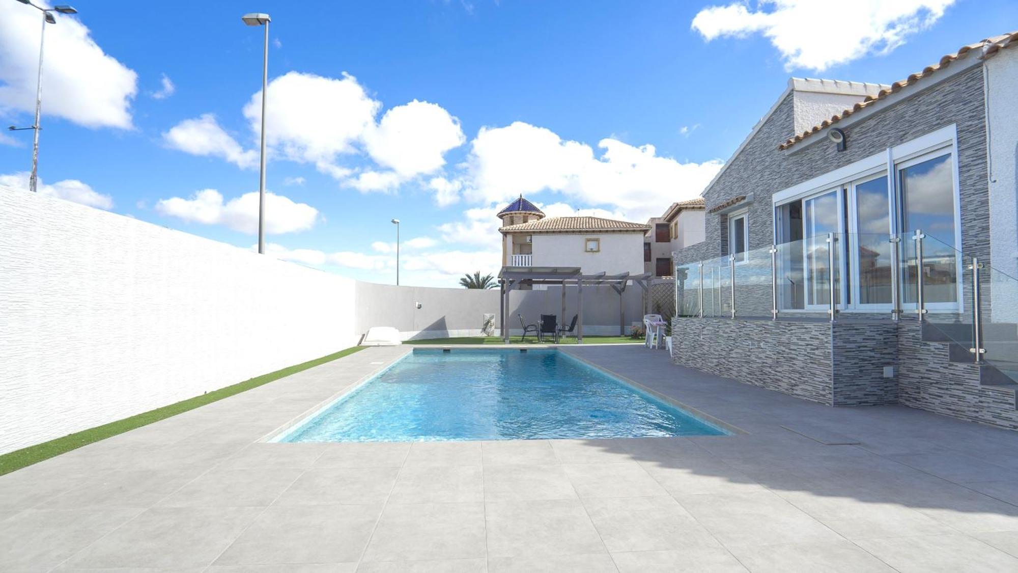 Modern Detached 4 Bed 3 Bath Villa With Private Pool Close To All Amenities Villamartin  Luaran gambar