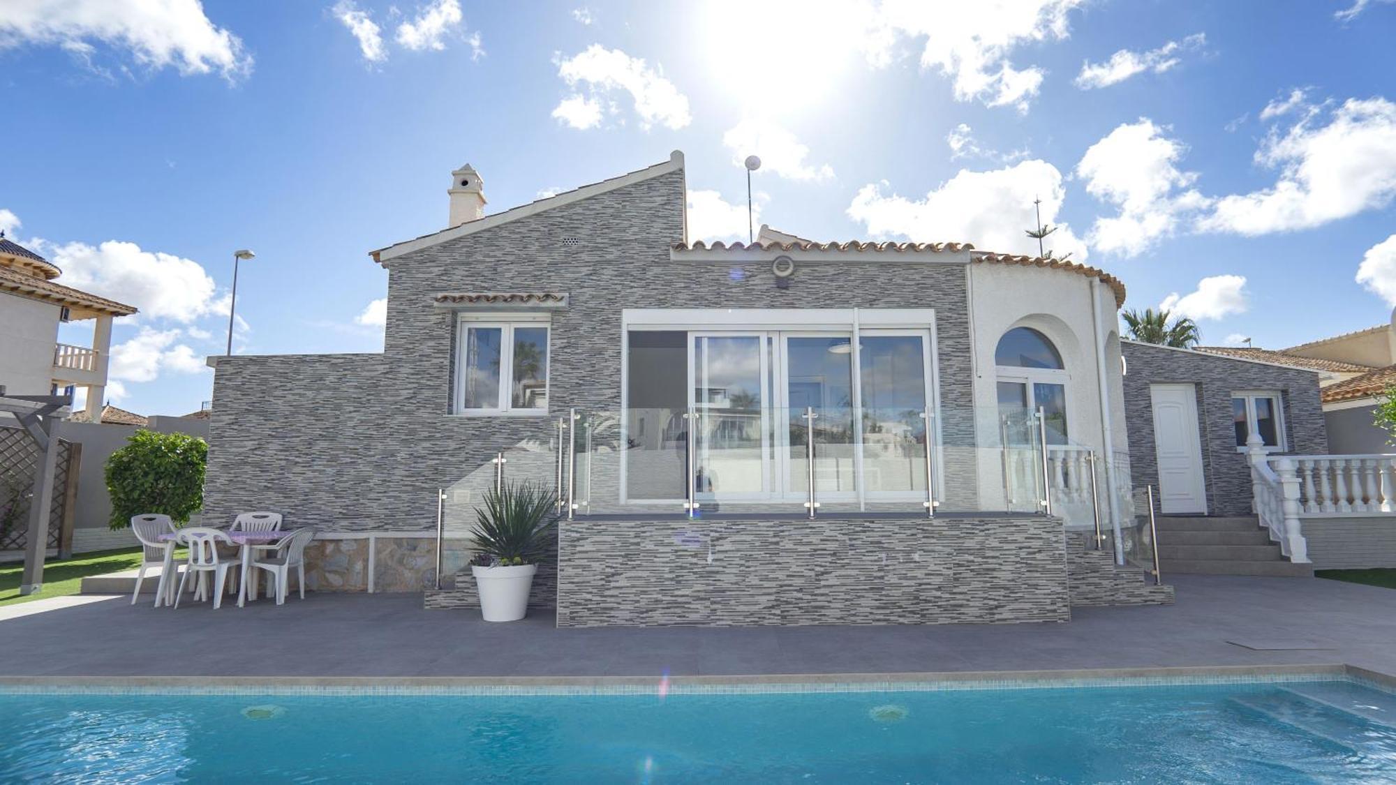 Modern Detached 4 Bed 3 Bath Villa With Private Pool Close To All Amenities Villamartin  Luaran gambar